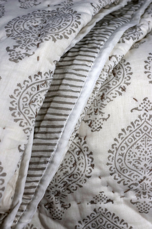 Crumpet Quilt - Ash